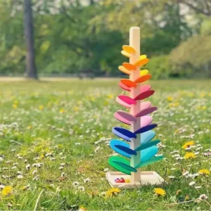Klangbaum mit farbenfrohen Blättern - farbiger Hintergrund